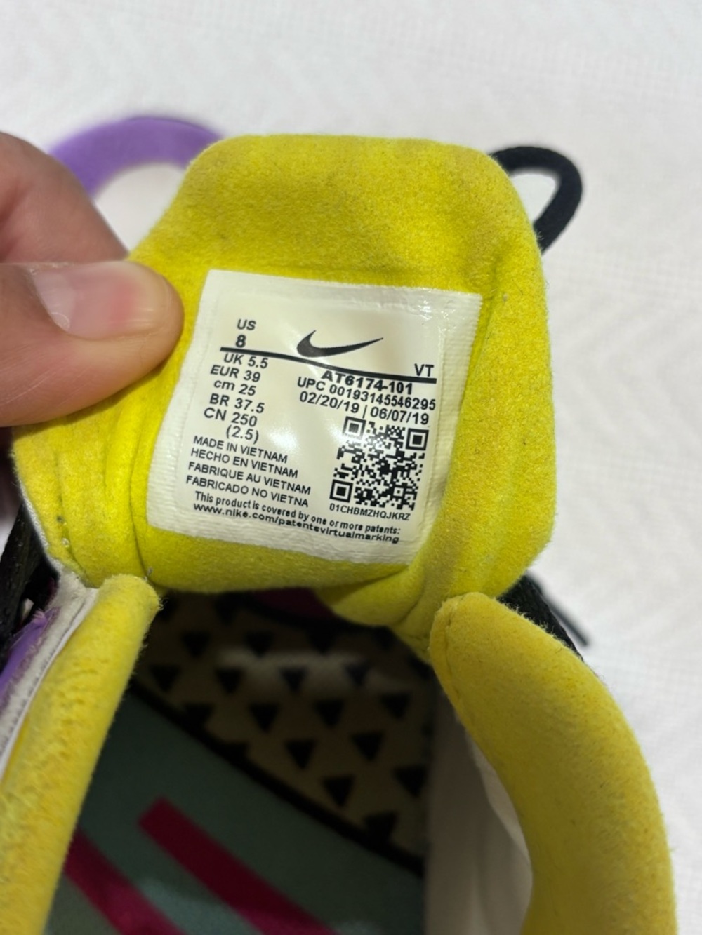 🩷Nike Women’s Sneakers Yellow Black Purple Accent - Picture 4 of 13